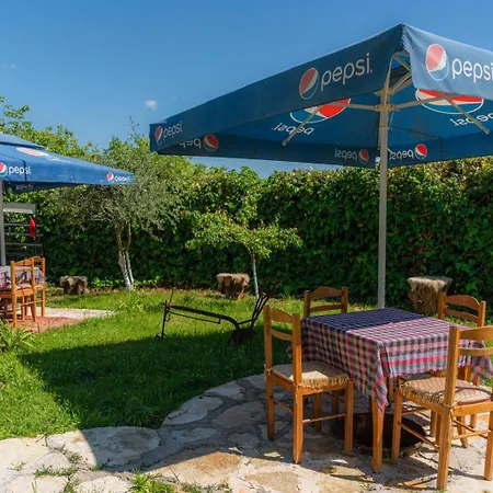 Bujtina Villa Lazarat